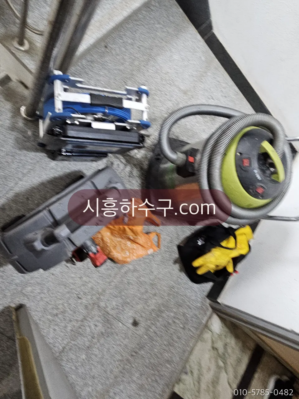 현장에 싣고 다니는 관통·세척 장비들