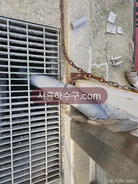 보온재로 감싼 옥외 노출 배관